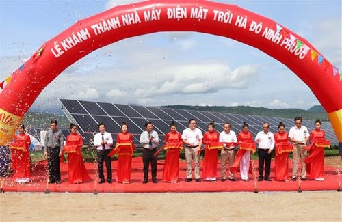 Inauguration de la centrale solaire photovoltaïque de Ninh Thuân (centre) - ảnh 1