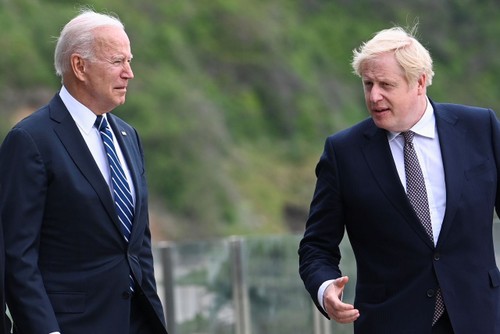 Avant le G7, Biden et Johnson célèbrent leur alliance malgré les divergences sur l'Irlande du Nord - ảnh 1