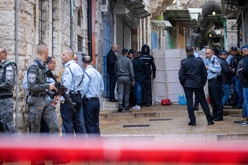 Israël-Palestine: une attaque à l'arme à feu fait un mort et trois blessés à Jérusalem - ảnh 1
