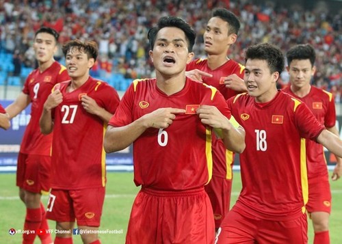 Football: le Vietnam bat la Thaïlande pour devenir le champion d’Asie du Sud-Est des moins de 23 ans - ảnh 1