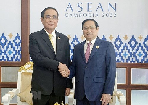 Pham Minh Chinh rencontre les dirigeants thailandais et malaisien - ảnh 1