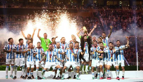 Coupe du monde 2022: l'Argentine remporte son troisième titre mondial face aux Bleus - ảnh 1
