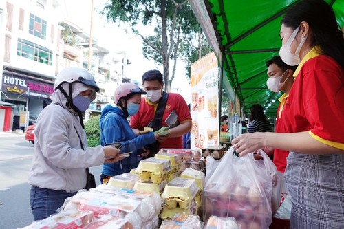 Hô Chi Minh-ville : près de 10 millions de dollars pour venir en aide aux salariés en difficulté - ảnh 1