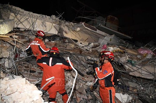 Le président Erdogan annonce une reconstruction rapide après le séisme dévastateur en Turquie - ảnh 1