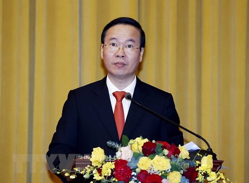 Le président Vo Van Thuong se rend au Laos - ảnh 1