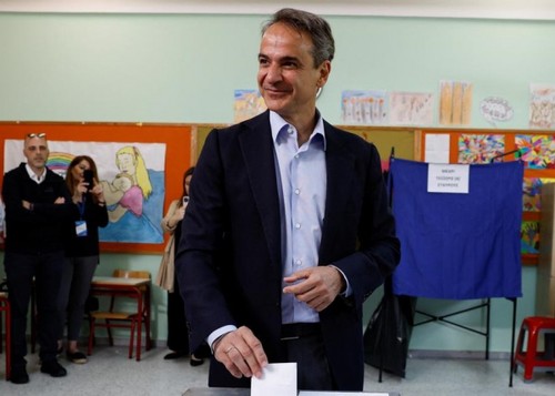 Élections législatives en Grèce : le Premier ministre Mitsotakis revendique la victoire - ảnh 1