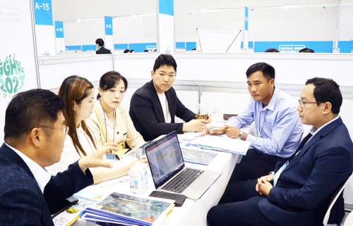 Long An attire de nombreux investisseurs lors du forum Vision verte mondiale de Busan 2023 - ảnh 1