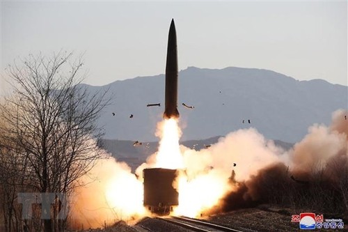 Les États-Unis, le Japon et la République de Corée renforcent leur coopération face aux tirs de missiles nord-coréens. - ảnh 1