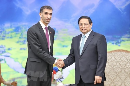 Pham Minh Chinh reçoit le ministre d’État au Commerce extérieur des Émirats arabes unis - ảnh 1
