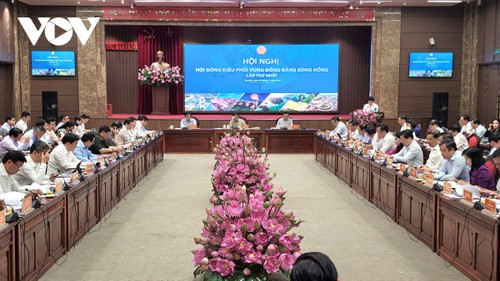 Pham Minh Chinh préside une réunion sur la coordination du delta du fleuve Rouge - ảnh 1