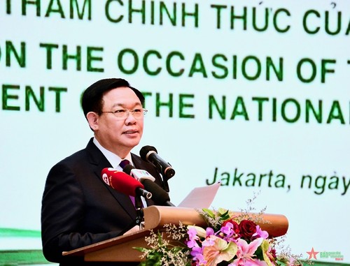 Vuong Dinh Huê à un forum sur la coopération économique et commerciale Vietnam - Indonésie - ảnh 1