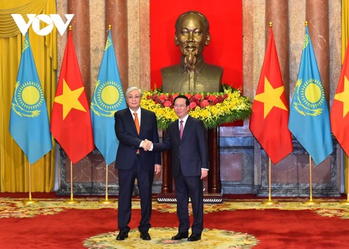 Communiqué de presse conjoint sur la visite au Vietnam du président kazakh - ảnh 1
