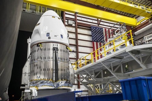 La Nasa et SpaceX envoient quatre astronautes vers la Station spatiale internationale - ảnh 1
