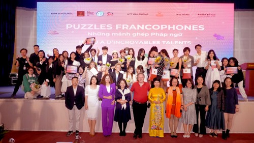 Puzzles Francophones: une soirée haute en couleurs à l’université de Hanoi - ảnh 3