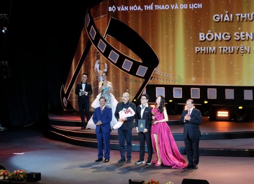 Clôture du Festival du film vietnamien: “Tro tàn rực rỡ” remporte le Lotus d'or - ảnh 1