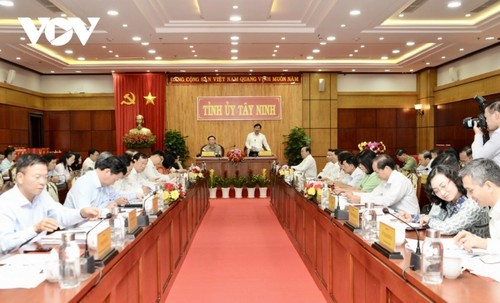 Vuong Dinh Huê rencontre les dirigeants de la province de Tây Ninh - ảnh 1
