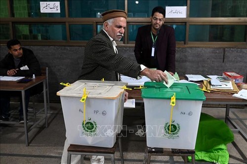 Élections au Pakistan: le parti d’Imran Khan en tête - ảnh 1