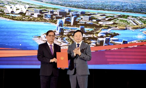Vuong Dinh Huê à la publication du plan d’aménagement de la nouvelle zone urbaine de Cam Lâm - ảnh 2