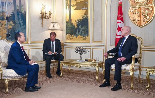 Vietnamiens et Tunisiens aspirent à des relations plus fortes - ảnh 1