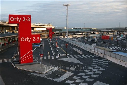 Perturbations majeures à l’aéroport de Paris Orly suite à une grève des contrôleurs aériens - ảnh 1
