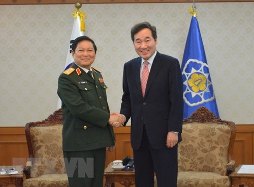 Vietnam, RoK sign joint vision statement on defence cooperation - ảnh 1