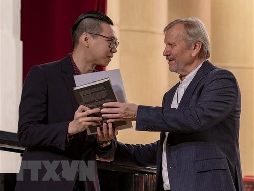 Vietnamese student wins Russian music festival award - ảnh 1