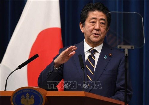 Japanese Prime Minister Shinzo Abe holds New Year news conference - ảnh 1
