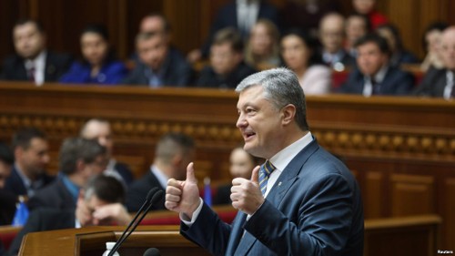 Ukraine amends constitution to cement EU, NATO course - ảnh 1