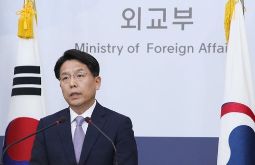 Nuke envoys of South Korea, Japan hold phone talks on denuclearization - ảnh 1