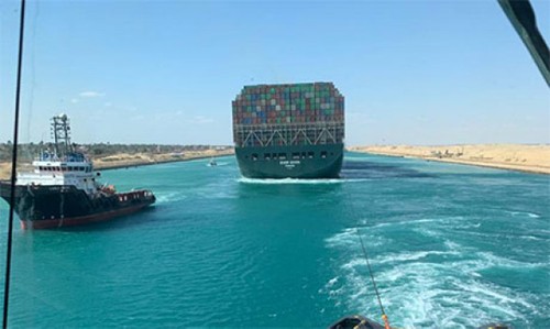 Ever Given sucessfully re-floated in Suez Canal - ảnh 1