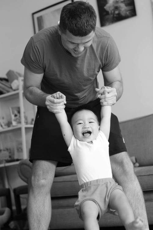Irish single dad’s special bond with Vietnamese baby with cleft lip - ảnh 1