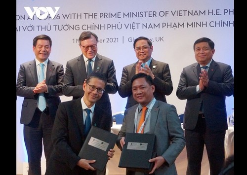 Vietnam aims to attract foreign investors in high tech, environmental protection - ảnh 1