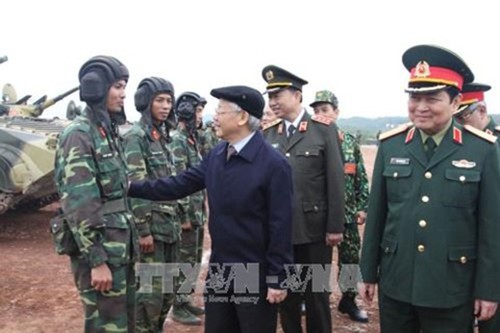 Le SG Nguyen Phu Trong visite un champ de tir national à Bac Giang - ảnh 1