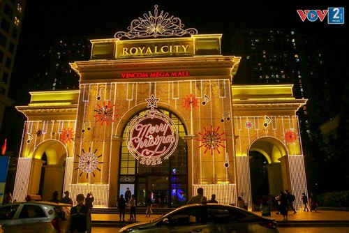 Les illuminations de Noël 2022 à Hanoï  - ảnh 3