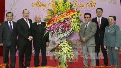 Gatherings welcome overseas Vietnamese returning home for Tet  - ảnh 1