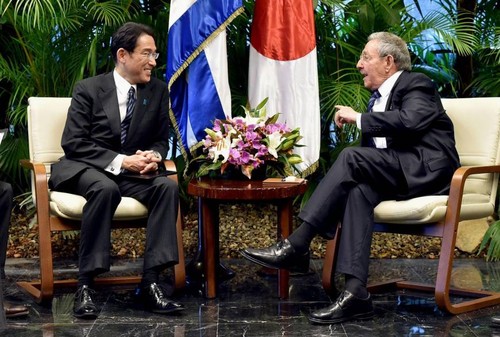 Japanese FM meets with Cuban President and Fidel Castro - ảnh 1