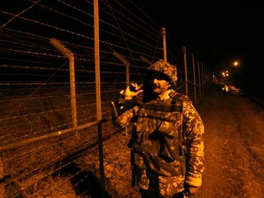 India, Pakistan violate ceasefire along LoC - ảnh 1