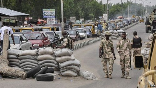 Suicide bomb blasts in Nigeria kill dozens - ảnh 1