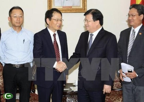 Deputy PM Trinh Dinh Dung receives JICA representative and foreign investors - ảnh 1