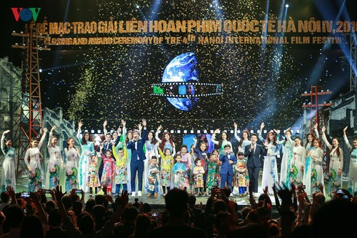 Spectaclular closing ceremony of Hanoi International Film Festival  - ảnh 12
