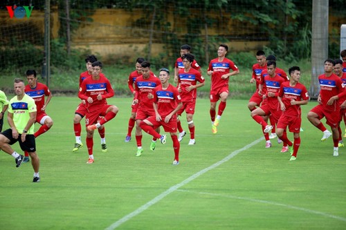 Vietnam men’s football team placed 121 in FIFA world rankings - ảnh 1