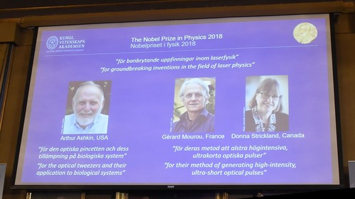 Nobel Prize in Physics awarded for inventions in laser physics - ảnh 1