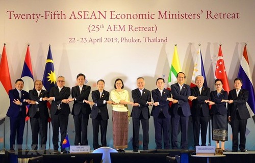  ASEAN ministers discuss completion of biggest multilateral trade deal - ảnh 1