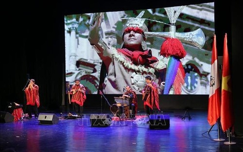 Art show brings Peru closer to Vietnam - ảnh 1