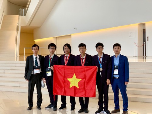 Vietnam excels at computer olympiad - ảnh 1