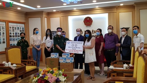 Businesses support border soldiers in fighting COVID-19 - ảnh 1