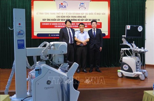 Japan presents medical equipment to Hue Central Hospital - ảnh 1