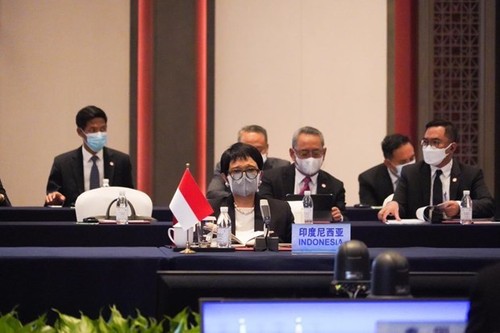 Indonesia calls on ASEAN, China to resume COC talks - ảnh 1