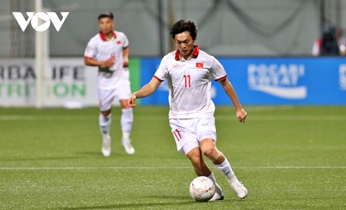 AFF Cup 2022: Vietnam shares point with Singapore in goalless draw - ảnh 1