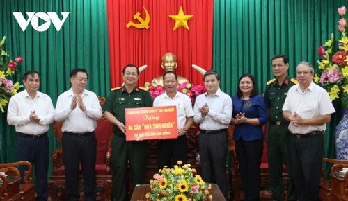 Vietnamese War Invalids and Martyrs’ Day commemorated nationwide - ảnh 1